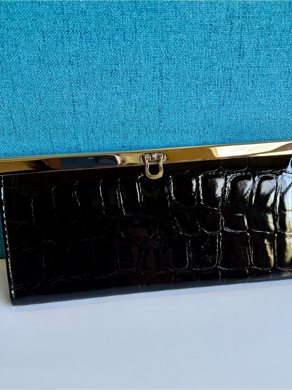 Black crocodile skin texture clutch purse Mundi